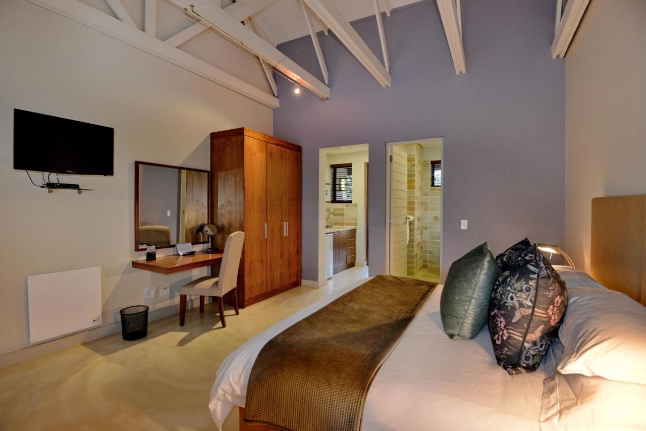 Ladybird Hotel *